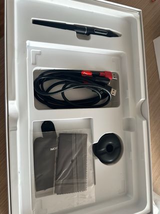 Huion Kamvas 13 Tableta Gráfica Negra con base .