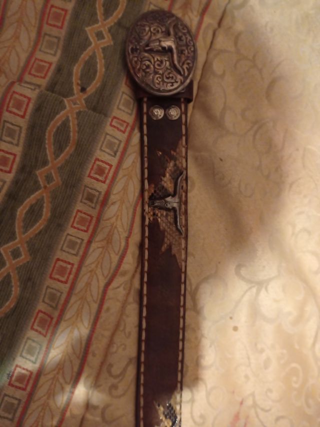 Cinto de couro com fivela de prata Sendra