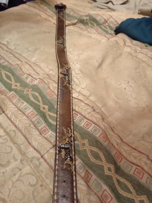 Cinto de couro com fivela de prata Sendra