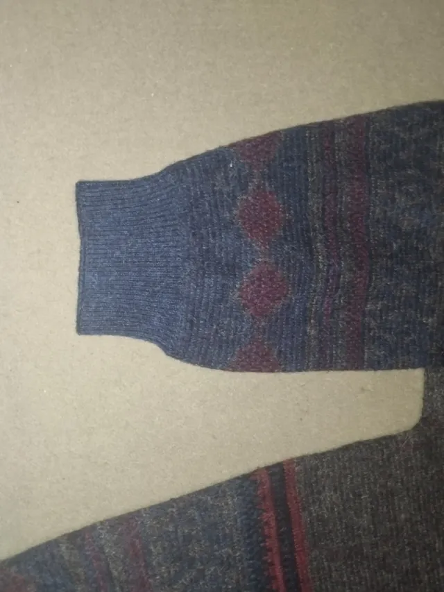 Jersey de lana gris con diseño