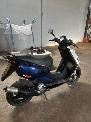 Beta Ark 50cc Scooter Azul URGE VENTA!