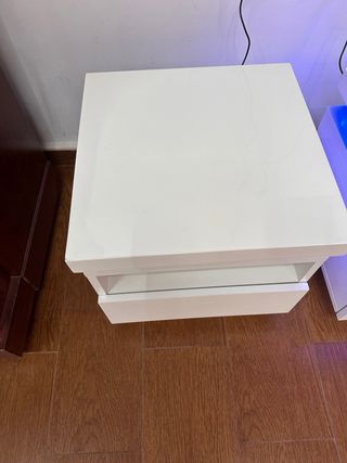 Comodini bianchi con LED blu