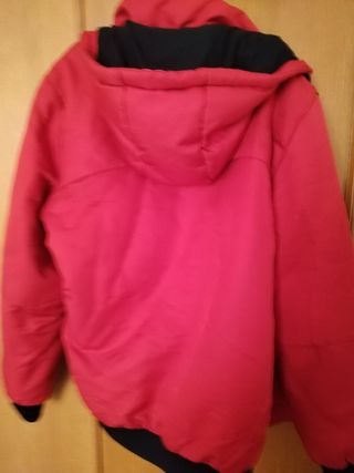 Cazadora de invierno con capucha
