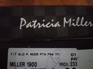 Zapatos de tacón Patricia Miller beige exposición 