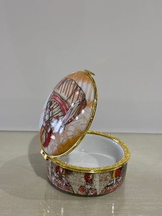 Joyero redondo con diseño de menina