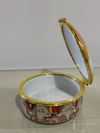 Joyero redondo con diseño de menina