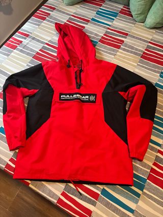 Chaqueta Pull&Bear Roja y Negra
