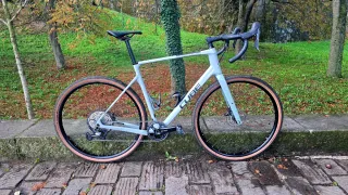 Bicicleta Gravel Cube NUROAD C:62 PRO Carbono XL