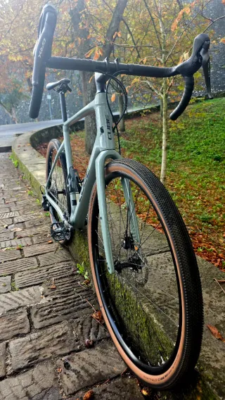 Bicicleta Gravel Cube NUROAD C:62 PRO Carbono XL