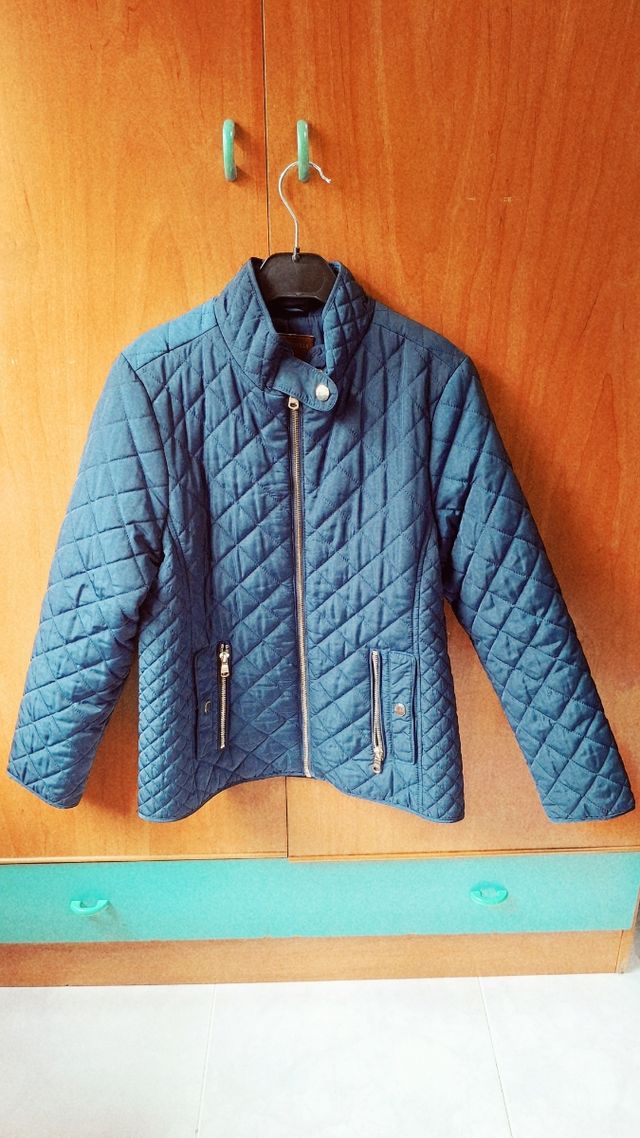 Cazadora niña acolchada azul marino T-11/12 Zara
