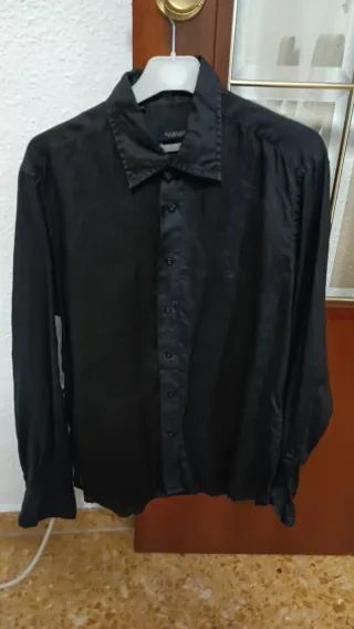 Camisa negra hombre