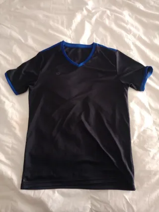 Camiseta niño negra y azul Talla M
