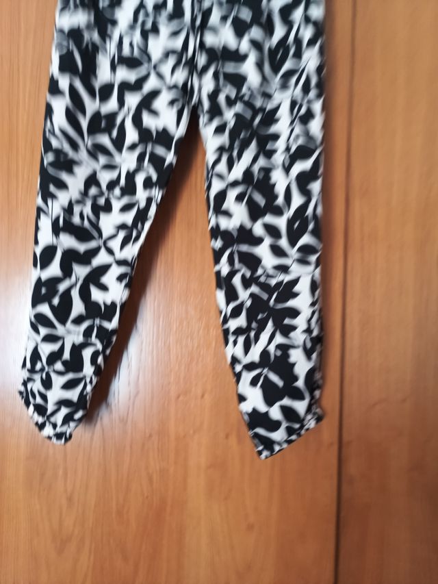 Pantalón Shein estampado hojas