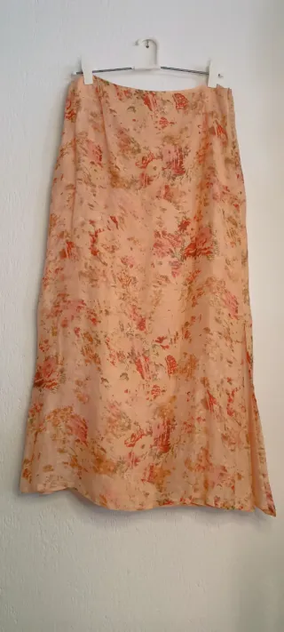 Falda larga floral beige y rosa