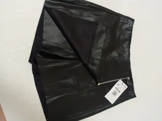 Minifalda/pantalón Stradivarius negro
