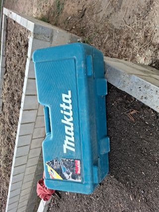 Radial Makita 2200W con maletín