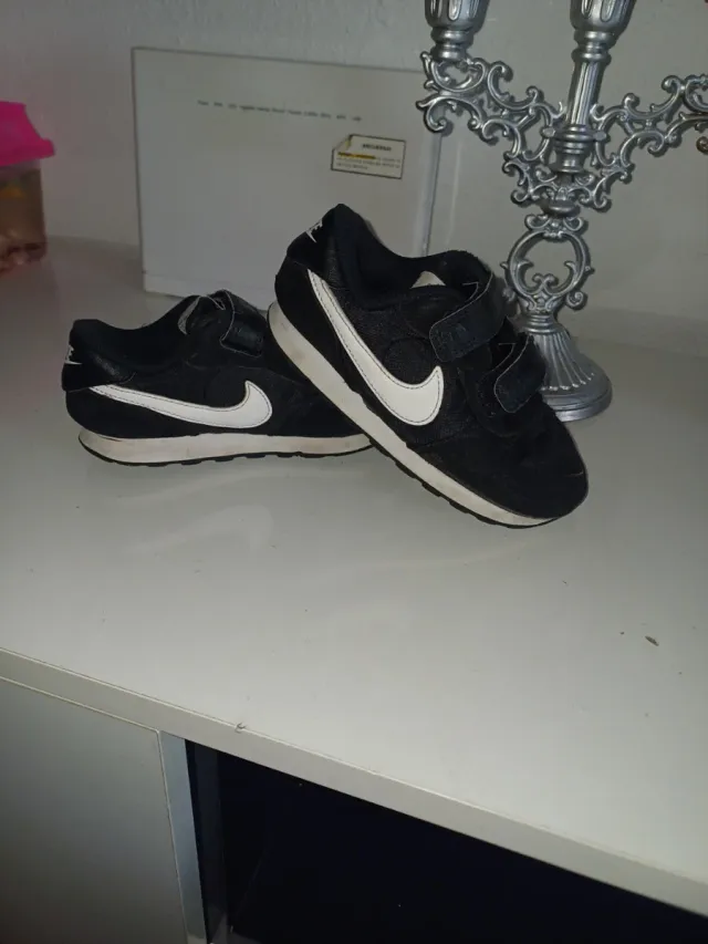 Zapatillas Nike Bebé Negro/Blanco talla 27