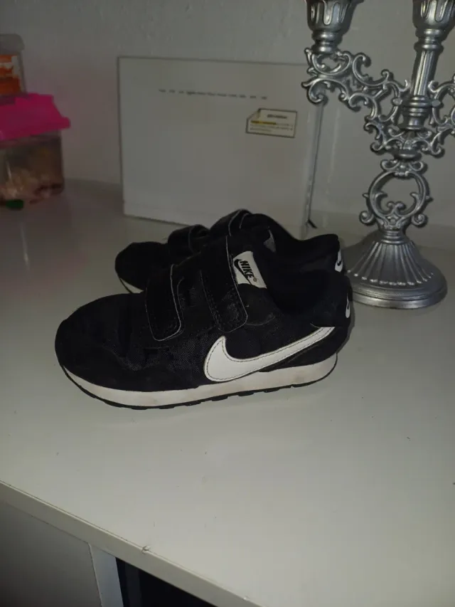 Zapatillas Nike Bebé Negro/Blanco talla 27