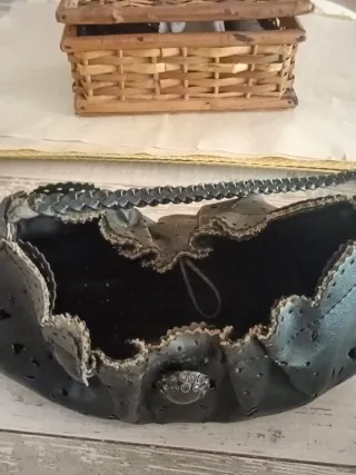 Bolsito de piel negro