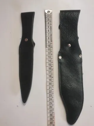  16Foderi per coltelli in tessuto e pelle