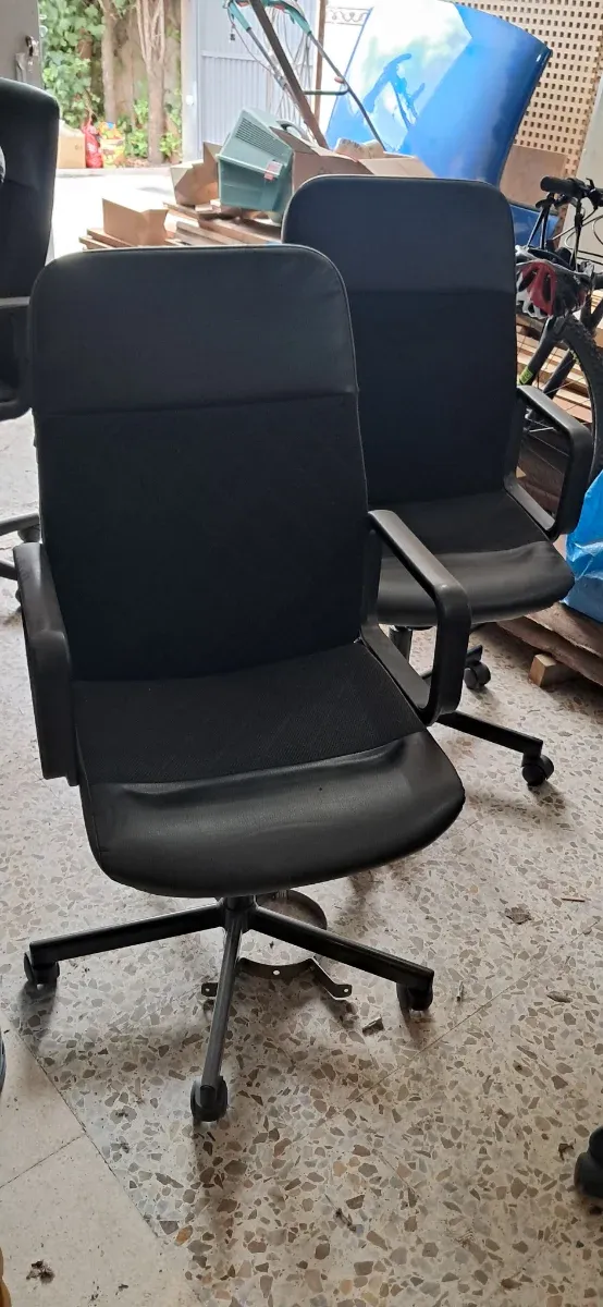 Silla de oficina negra