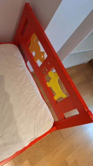 Cama infantil roja