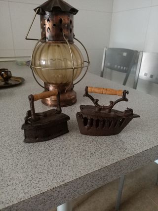 Lampade e piatti antichi