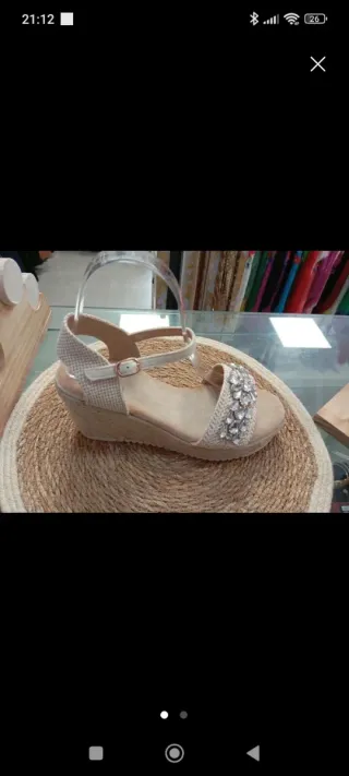Zapatillas esparto cuña adornos plateados