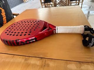 Pala de pádel Wilson roja