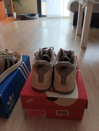 Son un 43 las dos , las Adidas están mejor 