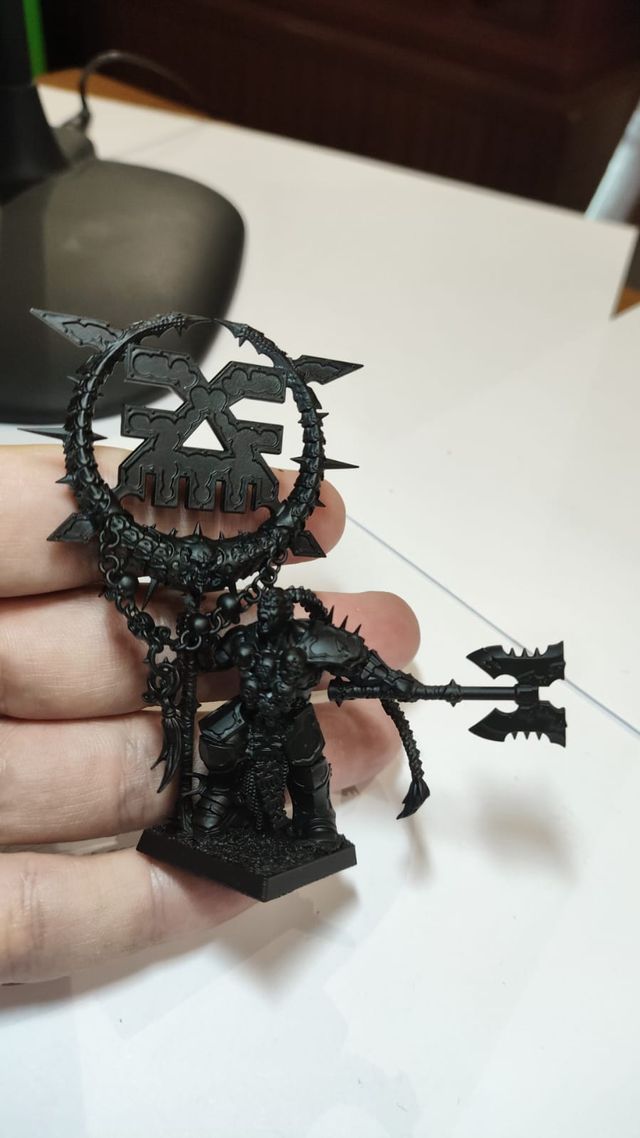 Warhammer: Caos Portaestandarte Batalla sin pintar