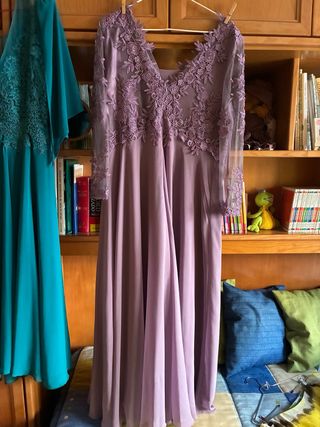 Vestido de fiesta morado. 