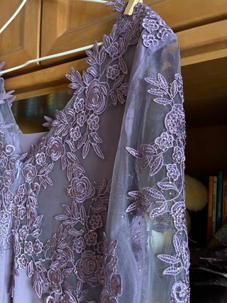 Vestido de fiesta morado. 