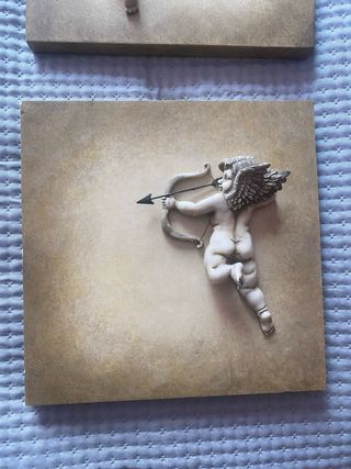 Cuadro de piedra con cupido