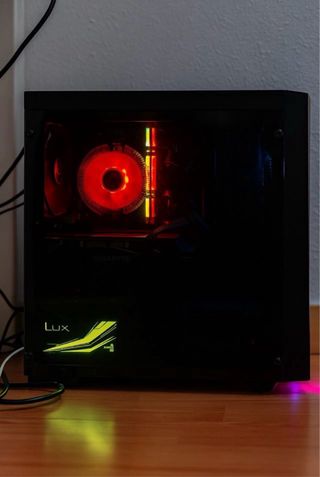 PC Gaming Negro con Luces LED