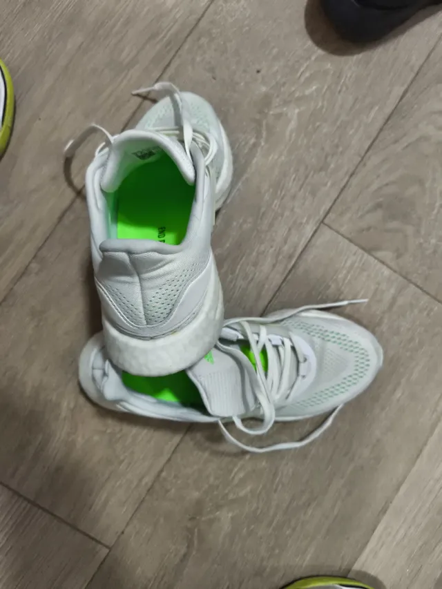 Zapatillas Adidas Running Hombre Blancas y Verdes