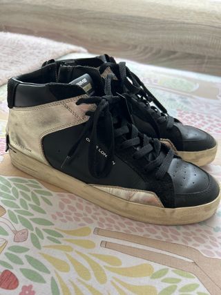 Zapatillas Crime London negras y doradas T40