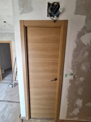 Puerta madera medida 72,5 cm