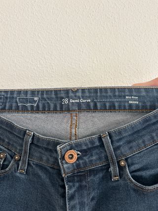 Pantalones Levi's Skinny DemiCurve Midrise Talla28