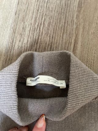 Jersey Pull&Bear cuello alto gris talla M