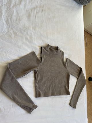 Jersey Pull&Bear cuello alto gris talla M