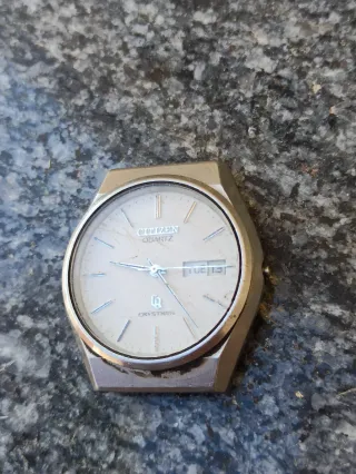 Reloj Citizen Crystoron Cuarzo Plata
