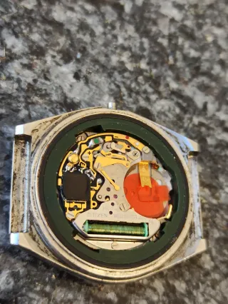 Reloj Citizen Crystoron Cuarzo Plata
