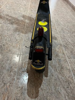 Patinete Eléctrico Negro recien pintado