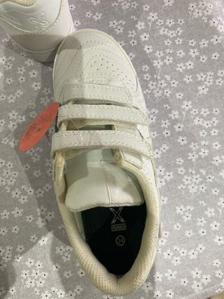 Zapatillas Munich niño/a blancas velcro
Talla 34