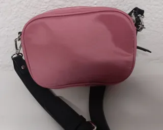 Bandolera impermeable Stradivarius rosa