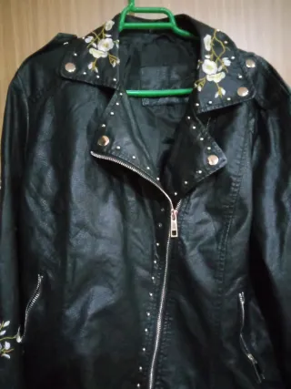 Chaqueta Biker Negra Bordada Flores