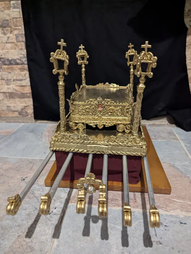 Trono Semana Santa Dorado