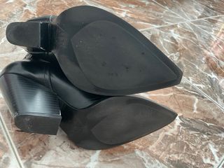 Botines negros polipiel caña media