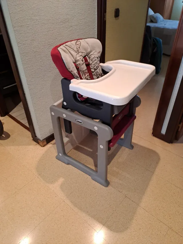 Trona Jane con cojín y bandeja